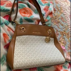 Authentic mk purse excellent condition never used